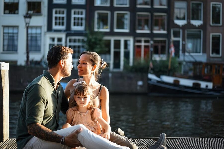 Amsterdam: Private Photoshoot in iconic locations - Meeting at Cobra Cafe by the Rijkmuseum gardens, then getting moving