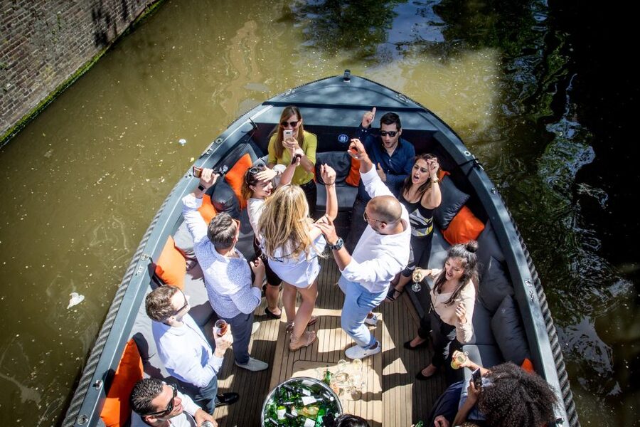 Amsterdam: Private Prosecco Canal Cruise Tour - Where you meet: Oosterdokskade 8, close to Central Station