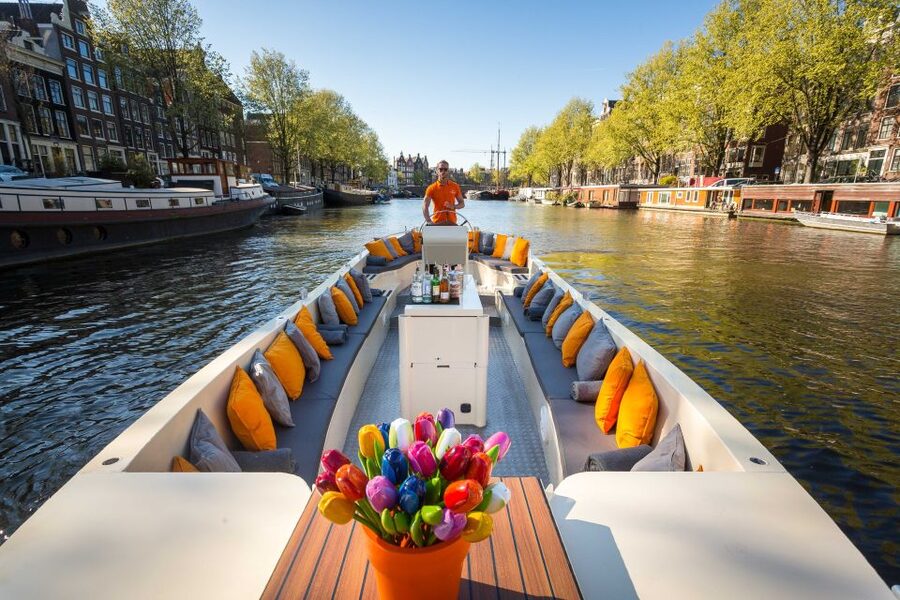 Amsterdam: Private Prosecco Canal Cruise Tour - 90 minutes on the water: how the sights come together