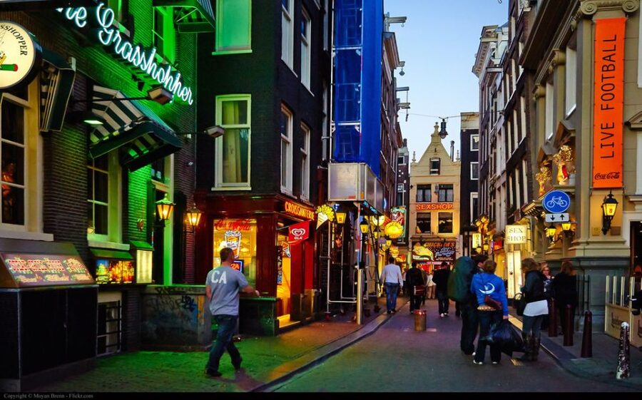 Amsterdam: Private Red Light District and Food Tour - Key things you should know before you book