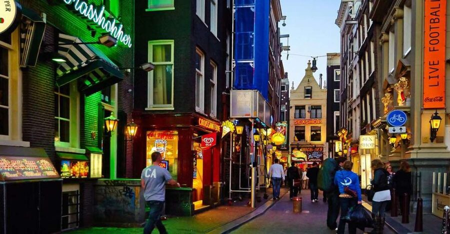 Amsterdam: Private Red Light District and Food Tour - Why this Red Light District and food combo works