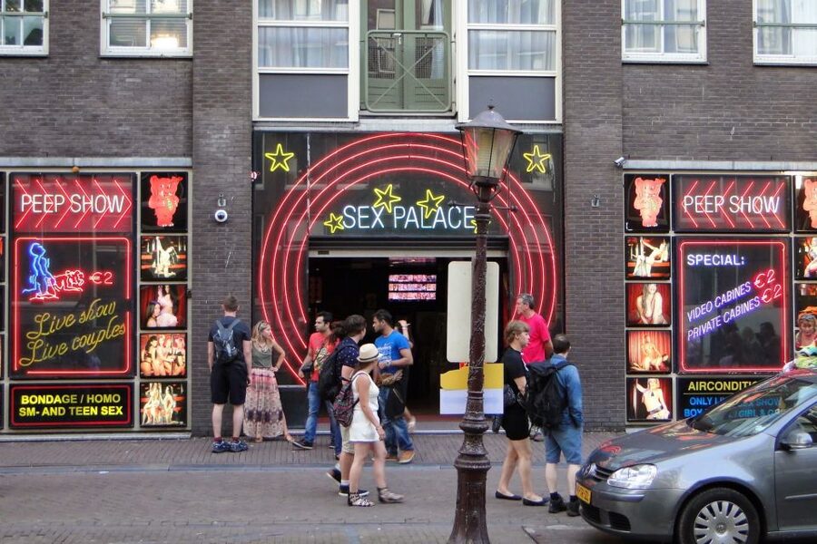 Amsterdam: Private Red Light District and Food Tour - Guide quality is the whole point, and it shows in the feedback