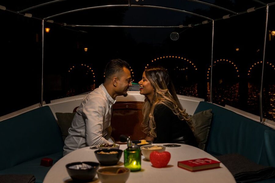 Amsterdam: Private Romantic Evening Boat Tour with Prosecco - Key things to know before you go