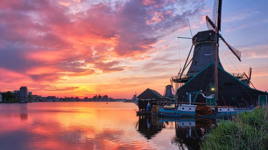 Amsterdam: Private Tour Giethoorn, Zaanse Schans Local Guide - Diamond Factory Tour: Plan for a Quick Craft Story