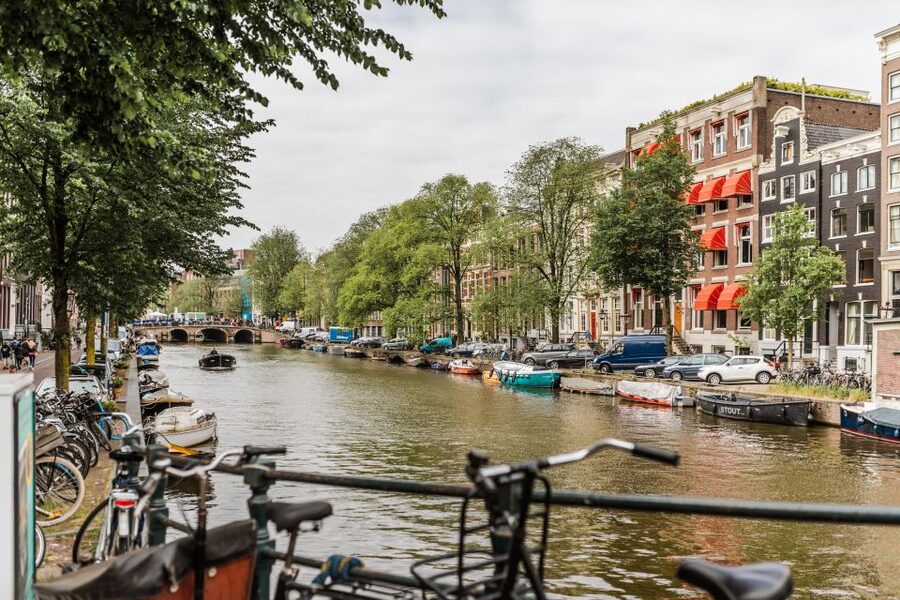 Amsterdam: Private Walking Tour of Jordaan & De 9 Straatjes - Bij Ons Vintage, the 9 Straatjes Storefront Game Plan
