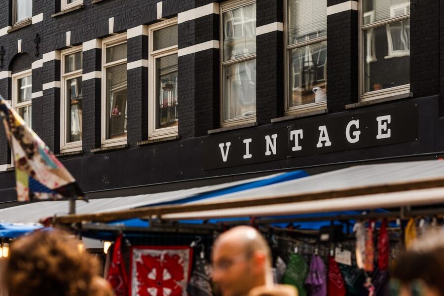 Amsterdam: Private Walking Tour of Jordaan & De 9 Straatjes - Starting at Dam Square, Then Cutting Into De 9 Straatjes