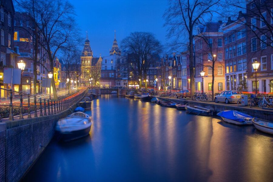 Amsterdam Private Welcome Tour with a Local Guide - Why a local private welcome walk beats the usual sightseeing grind