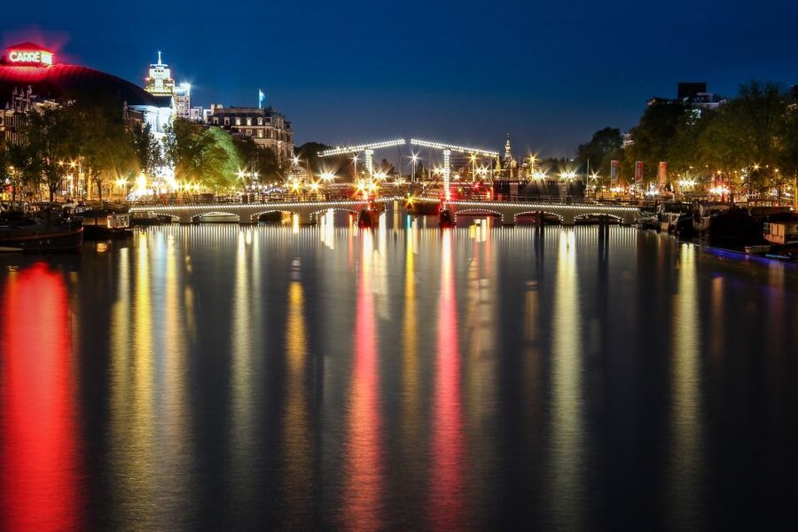 Amsterdam Private Welcome Tour with a Local Guide - Meeting your guide at your place, then getting your bearings fast