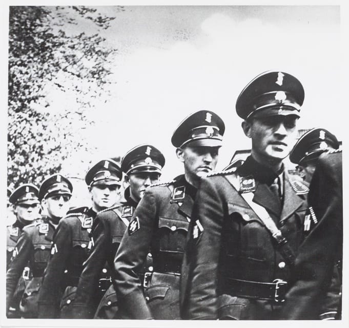 Amsterdam: Private World War Two History Walking Tour - Dam Square on May 7, 1945, and What Changed