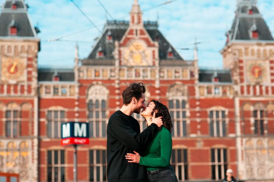 Amsterdam: Professional photoshoot at Centraal Station - Should you book this Amsterdam Centraal Station photoshoot?