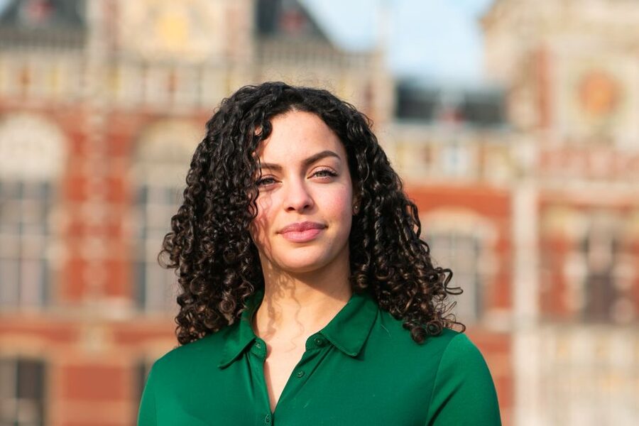 Amsterdam: Professional photoshoot at Centraal Station - What you get: private session, digital high-resolution edits, under 48 hours
