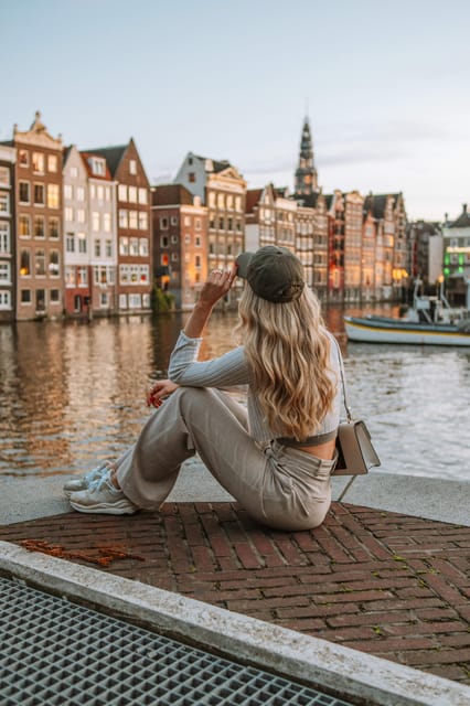 Amsterdam: Professional Photoshoot at the Canals - Amsterdam at Eye Level: Why This Photoshoot Works
