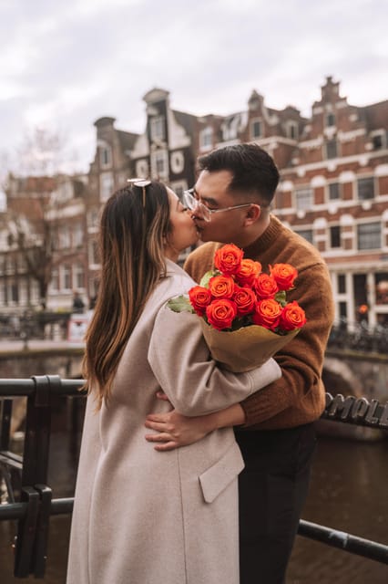 Amsterdam: Professional Photoshoot at the Canals - Damrak Avenue Stop: A Famous Amsterdam Scene Added to the Mix