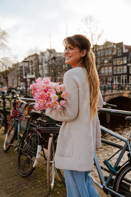Amsterdam: Professional Photoshoot at the Canals - Finishing at Amsterdam Centraal: Getting the Wrap-Up Shot