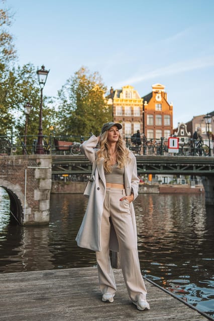 Amsterdam: Professional Photoshoot at the Canals - Choosing Mini, Standard, or Deluxe Without Guesswork