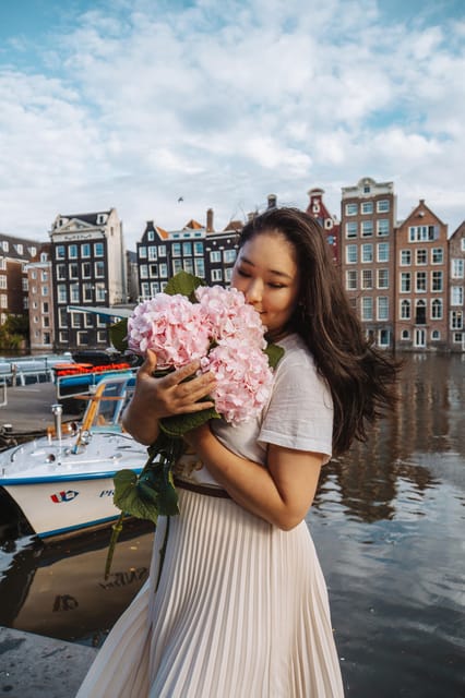 Amsterdam: Professional Photoshoot at the Canals - What You Receive: Preview JPGs Plus Retouched Favorites