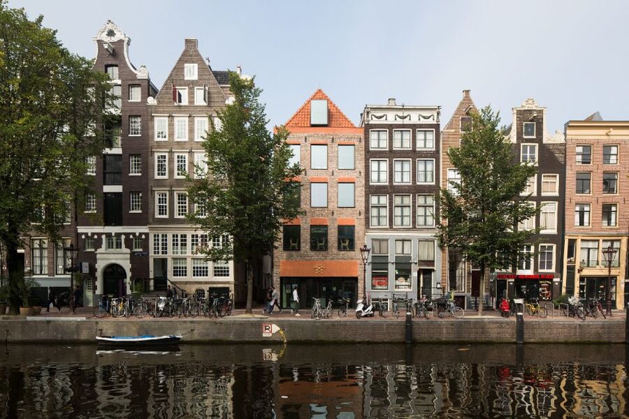 Amsterdam: Red Light District 1-hour Smartphone Audio Tour - Key things to know before you go