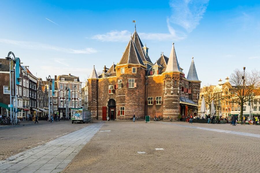 Amsterdam: Red Light District 1-hour Smartphone Audio Tour - Why a self-guided Red Light District story starts at Dam Square