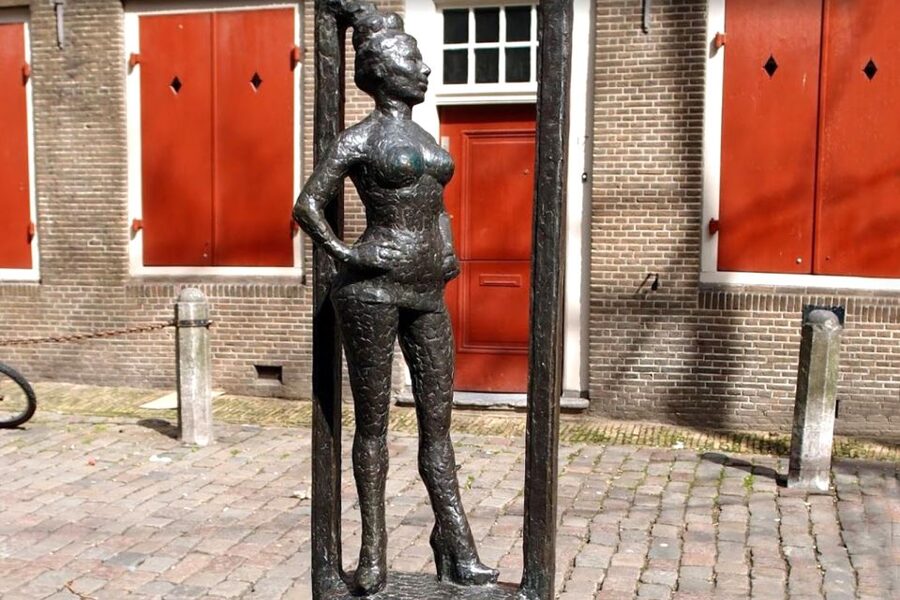 Amsterdam: Red Light District 1-hour Smartphone Audio Tour - Respectful pacing in a sensitive neighborhood, and the one thing to watch for