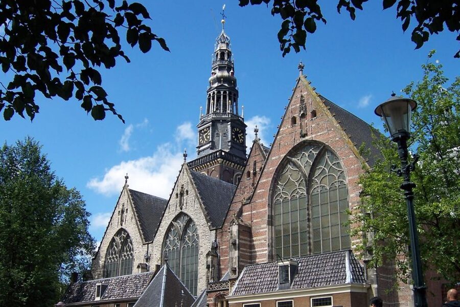 Amsterdam: Red Light District 1-hour Smartphone Audio Tour - Who this tour suits best