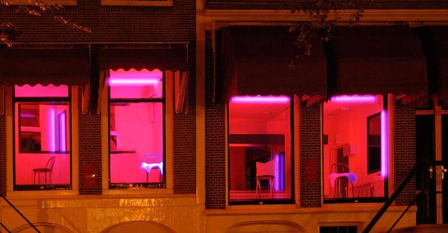 Amsterdam: Red Light District 1-hour Smartphone Audio Tour - Should you book this Red Light District smartphone audio tour?