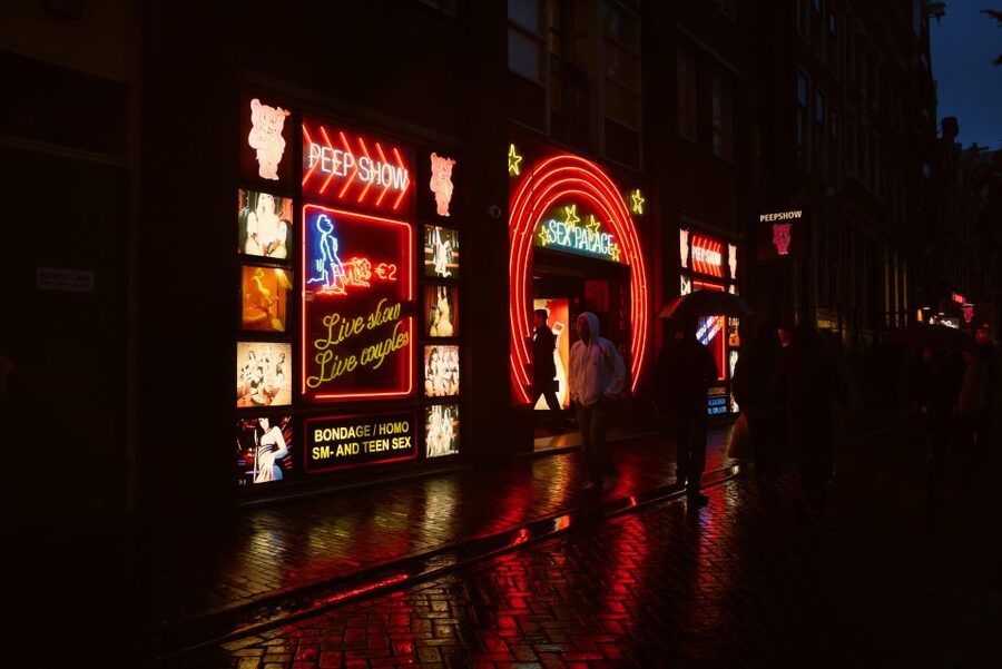 Amsterdam: Red Light District and Coffeeshop Culture Tour - Who this tour is best for, and who should think twice