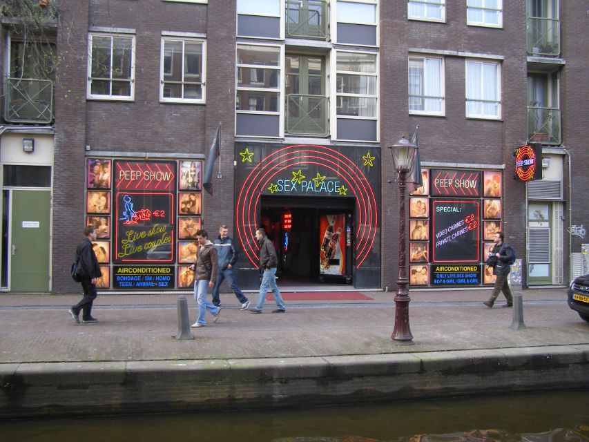 Amsterdam: Red Light District and Coffeeshop tour - Notable stops: Bulldogg, the narrowest street, Condomerie, and more