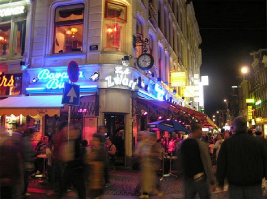 Amsterdam: Red Light District and Local Pub Tour - Oude Kerk and the street grid: what you get in the first 30 to 40 minutes