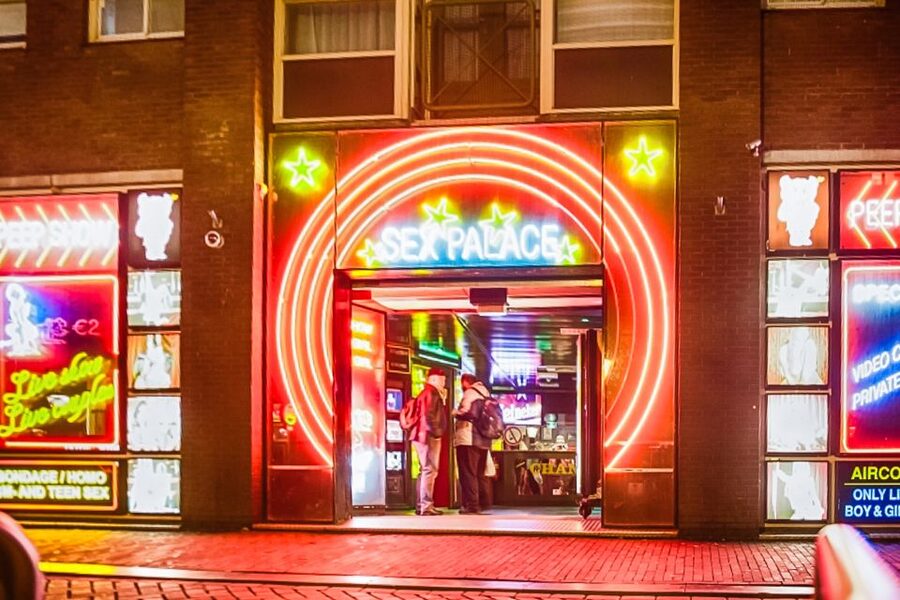 Amsterdam Red Light District & Coffee Shop Tour - The Big Idea: Why This Red Light District Tour Works