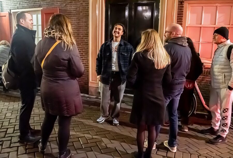 Amsterdam: Red Light District Exclusive Night Tour - Picking Your Start Point: Where the Evening Walk Begins