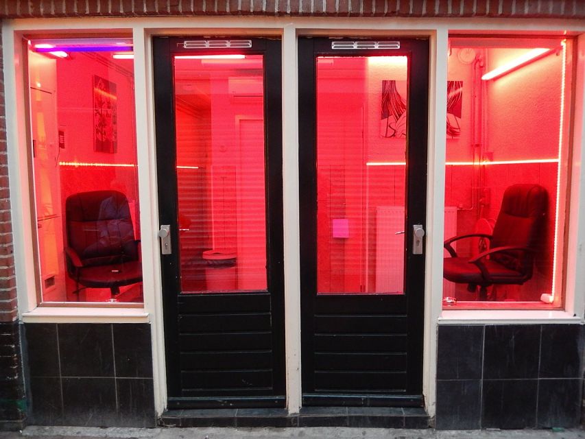 Amsterdam: Red Light District Exclusive Night Tour - What the Tour Costs, and Why $28 Can Be Good Value