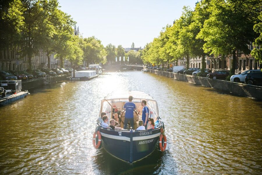 Amsterdam: Red-Light District Pub Crawl and Booze Boat Tour - Drinks Included: What You Actually Get for the Price