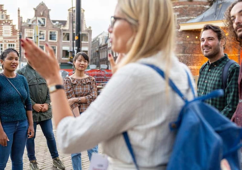 Amsterdam: Red Light District Tour in German/English/Italian - Price and timing: what $28 really buys you