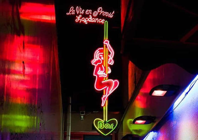 Amsterdam: Red Light District Tour in German/English/Italian - Should you book this Red Light District tour?