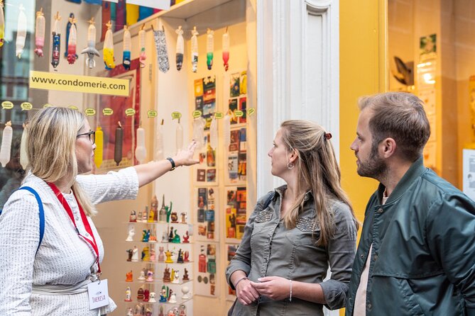 Amsterdam Red Light District Walking Tour in EN/DE/IT/ES - Price and logistics: $38.71 for 1.5 hours with a 15-person cap