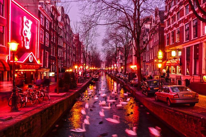 Amsterdam Red Light District Walking Tour in EN/DE/IT/ES - Nieuwmarkt and coffeeshops: cannabis history and the district’s future