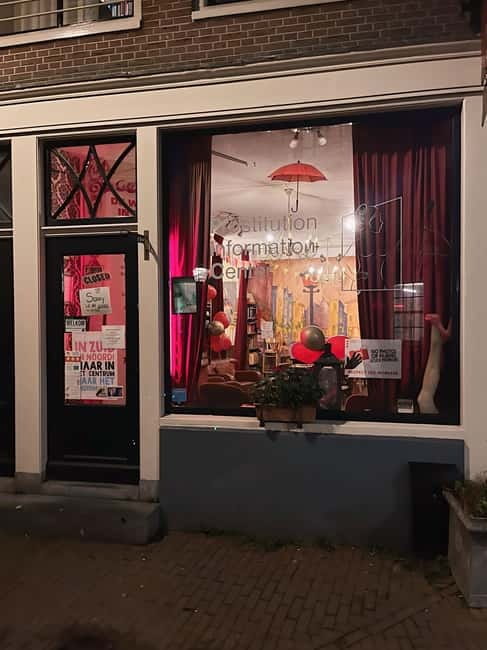 Amsterdam: Red light tour in German/English for groups of 4 people or more - Why this Amsterdam red light district tour works for real-life travelers