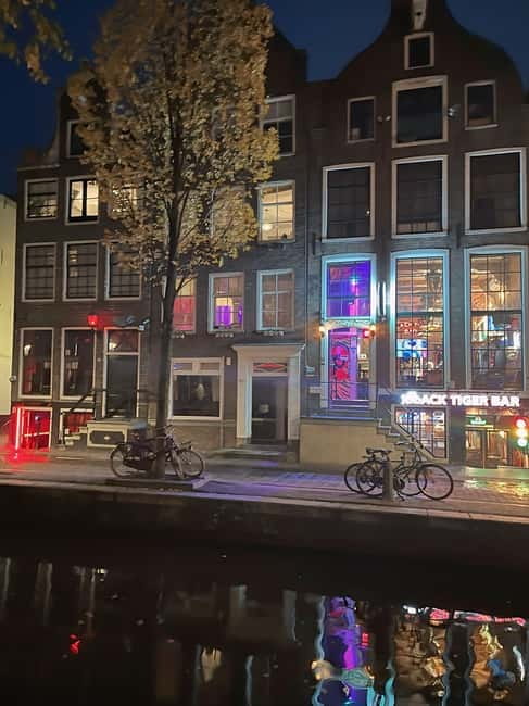 Amsterdam: Red light tour in German/English for groups of 4 people or more - The red light district route: main mile, alley windows, and what colors mean