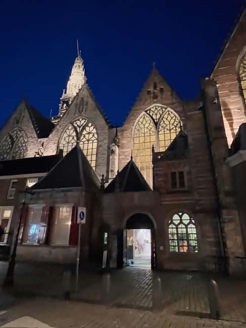 Amsterdam: Red light tour in German/English for groups of 4 people or more - Price and value: $26 for 2 hours with a local guide
