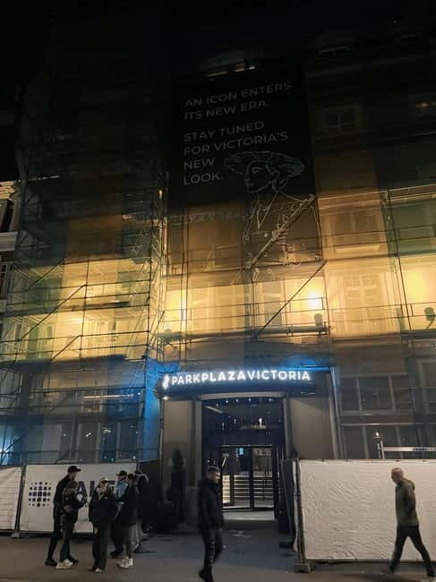 Amsterdam: Red light tour in German/English for groups of 4 people or more - Practical tips for comfort, photos, and respectful behavior