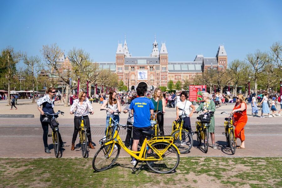 Amsterdam: Relaxed City Highlights Guided Bike Tour - Entering Amsterdam the local way, from Mokum at Nieuwezijds Kolk