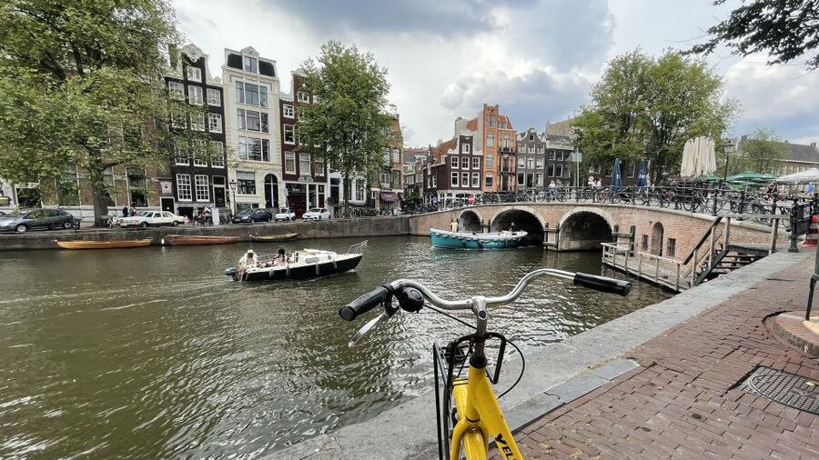Amsterdam: Relaxed City Highlights Guided Bike Tour - Anne Frank House area: context you can carry beyond the ticket line