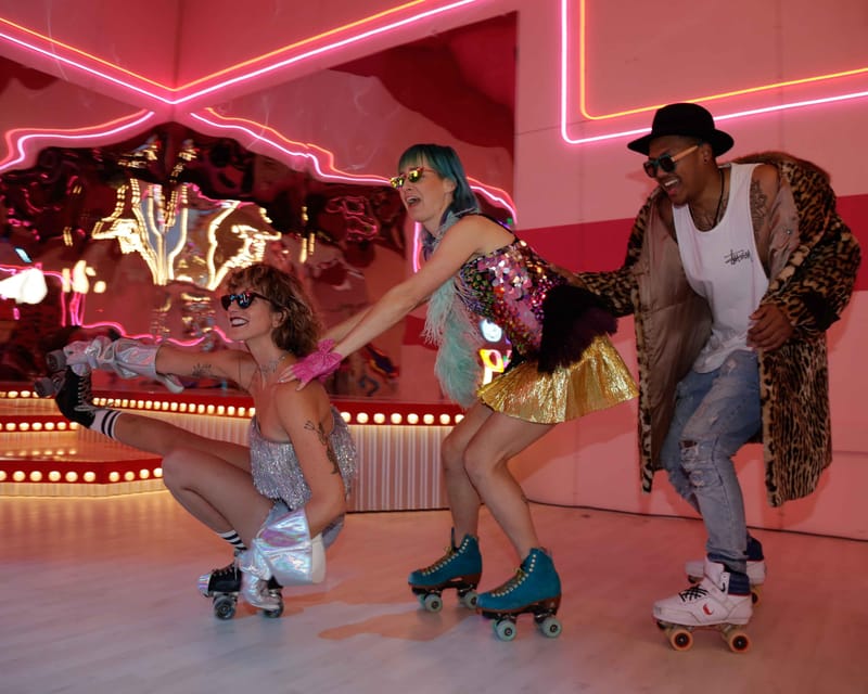 Amsterdam: Roller Dreams & Amsterdam Nightlife Experience - Entry rules that matter: 18+, ID, and what you can wear