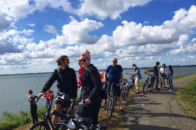 Amsterdam's Countryside Half-Day Bike Tour in Small Group - Krijtmolen d’Admiraal windmill: finishing with a Dutch icon from 1792