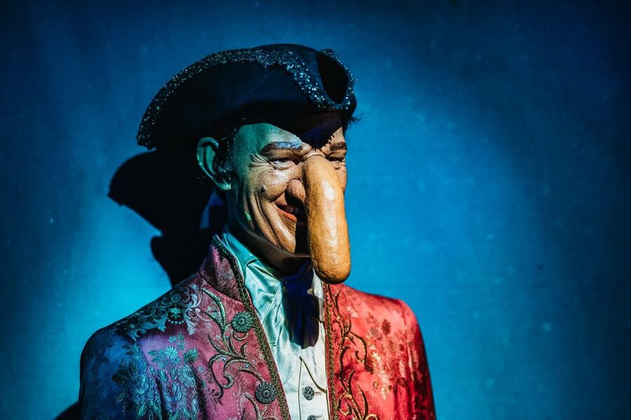 Amsterdam's Weirdest Museum: Believe It or Not! - Weird Museum, Real Location: Dam 21 and What It Feels Like Inside