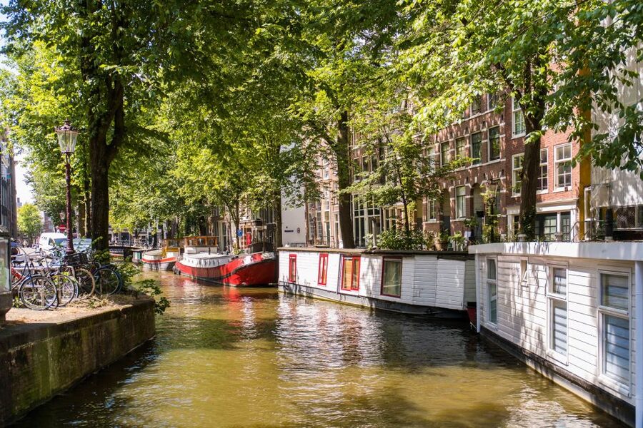 Amsterdam: Semi-Open Canal Boat Cruise - The semi-open roof: how weather changes the experience