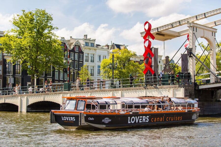 Amsterdam: Semi-Open Canal Boat Cruise - Choosing your seat: photos, comfort, and hearing the captain