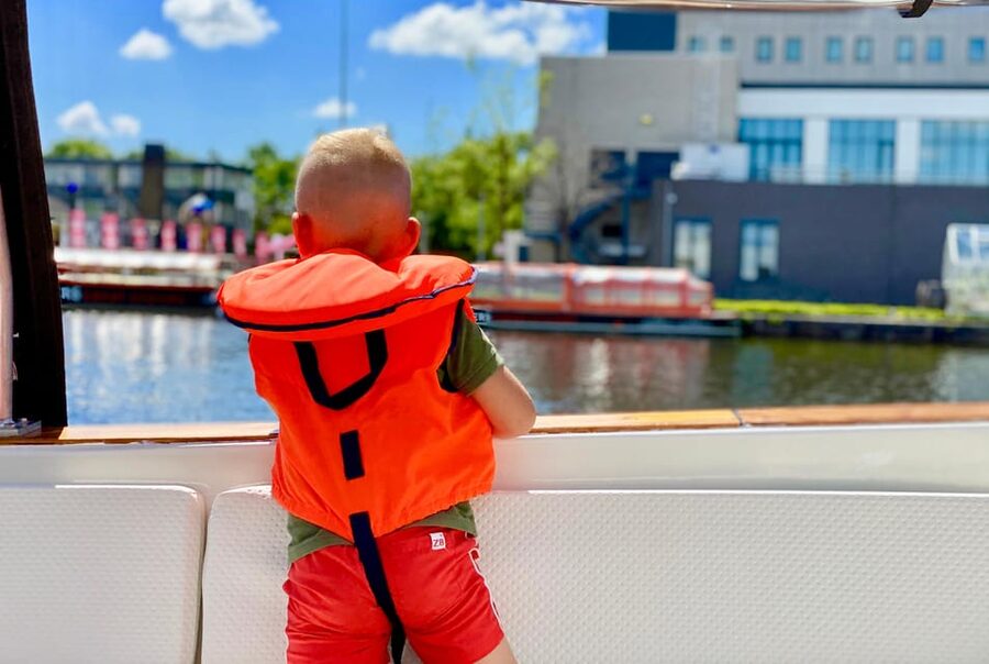 Amsterdam Small Group Canal Cruise inc Snacks/Drinks Winter - Value check: $71 for 2 hours, drinks, and Dutch snacks