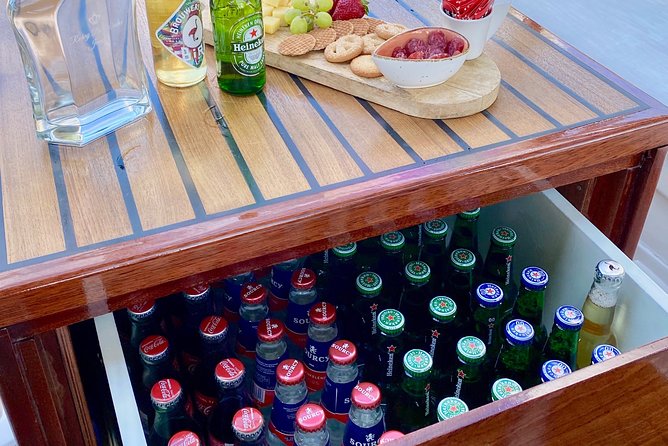 Amsterdam Small-Group Canal Cruise Including Snacks and Drinks - Captains You Might Get, and Why Their Stories Make the Cruise Worth It