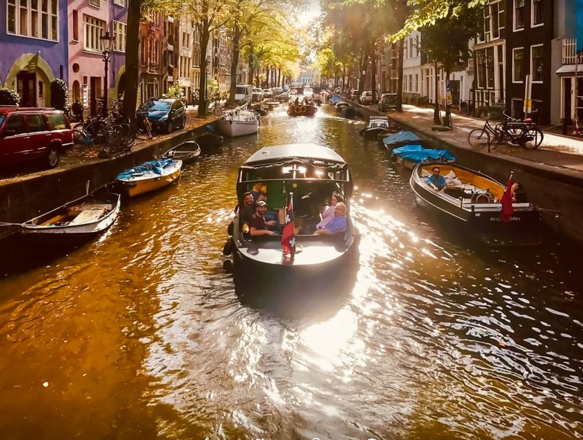 Amsterdam: Smoke and Lounge City Boat Cruise - Your 70-Minute Canal Route, from Central to the Seven Bridges
